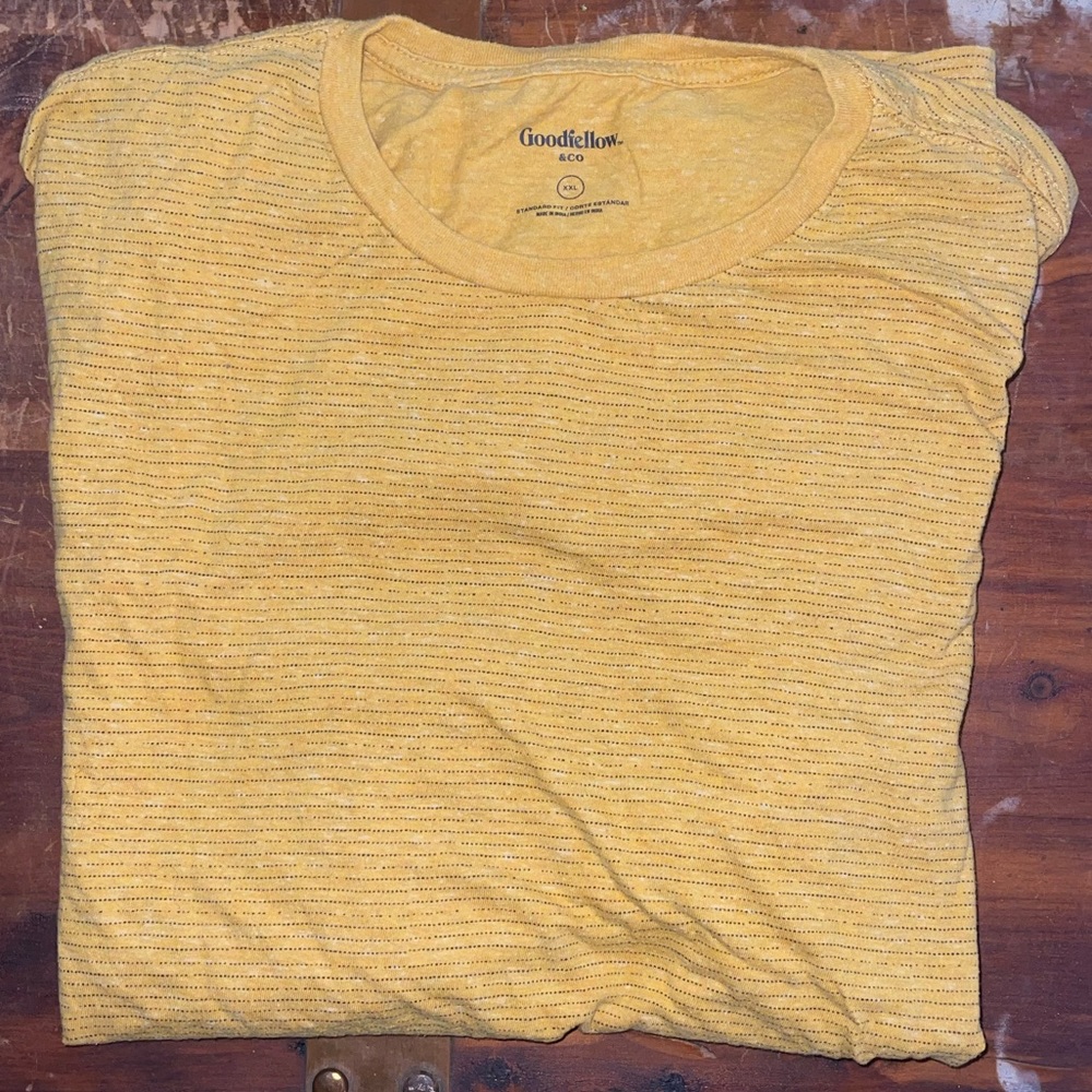 Goodfellow Mens yellow tee